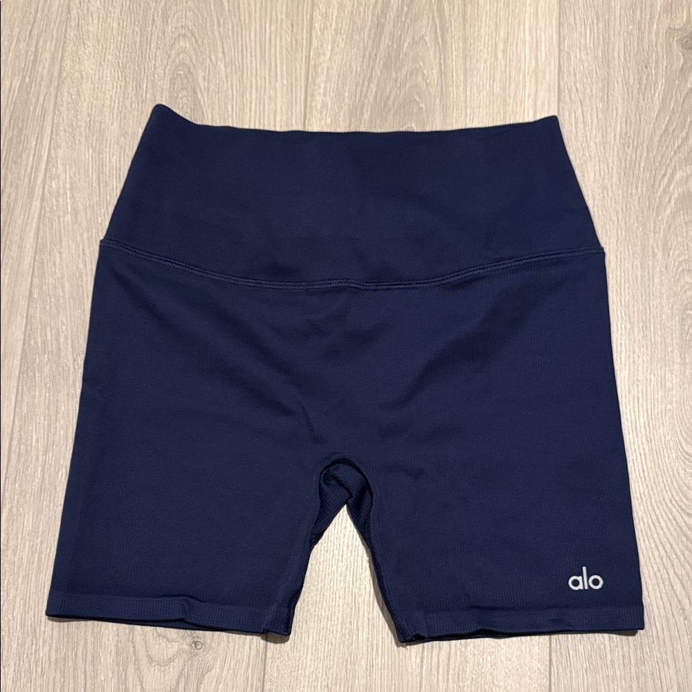 ALO Yoga 5" Seamless Ribbed Favorite Short in Navy Blue size small